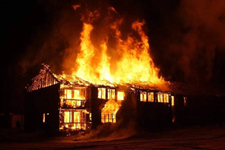 💥 Notre hôpital brûle. 💥