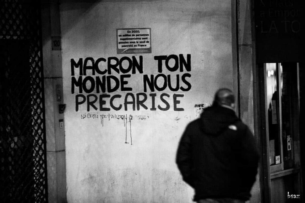 Photo de Bsaz
Tag "Macron ton monde nous précarise"