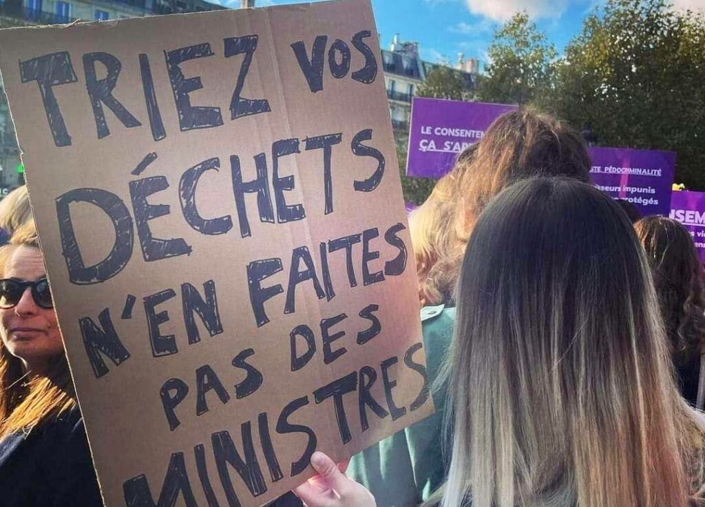 Photo de pancarte en manif : "Triez vos déchets, n'en faites pas des ministres."