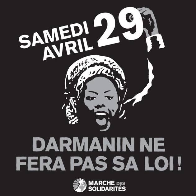 Visuel de la Marche des Solidarités. Femme noire levant le poing et chantant. Légende : "Samedi 29 avril" "Darmanin ne fera pas sa loi !" 