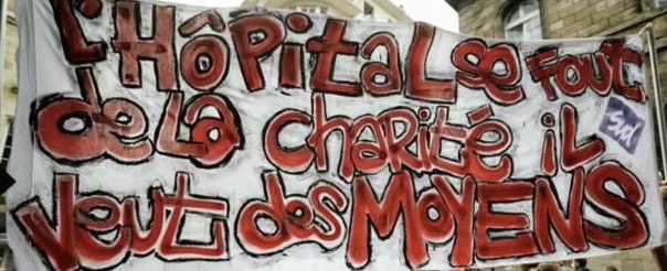 Banderole de manif de Sud : "L'hôpital se fout de la charité, il veut des moyens."