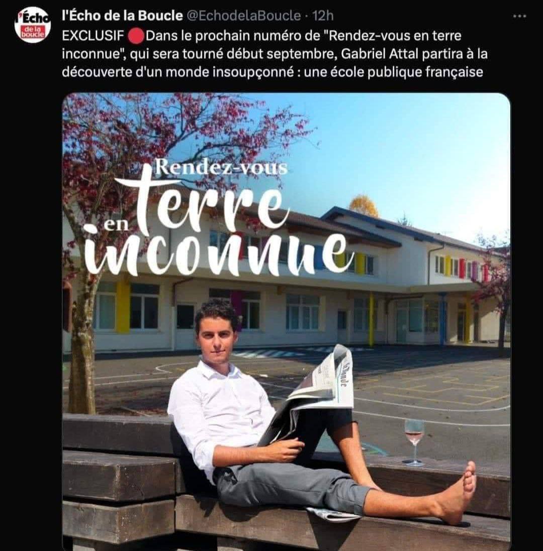 ALT : Tweet de L’Echo de la Boucle : 
Texte : « EXCLUSIF 🔴Dans le prochain numéro de "Rendez-vous en terre inconnue", qui sera tourné début septembre, Gabriel Attal partira à la découverte d'un monde insoupçonné : une école publique française »
Photo où on voit Attal, pieds nus, allongé  sur un banc dans la cour d’une école, un journal à la main.