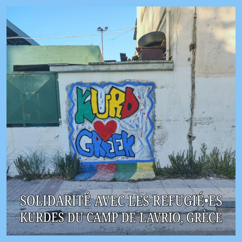 photo du mur du camp de Lavrio. Un tag très coloré Kurd greek et un cœur.